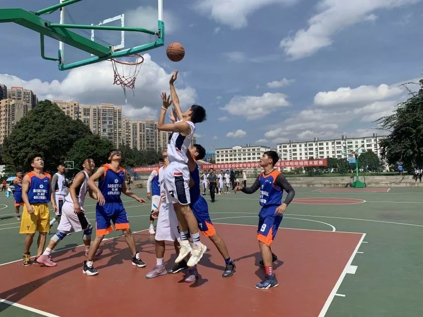打篮球的蓝球哥哥,球场上的热血与梦想 打篮球的蓝球哥哥,球场上的热血与梦想