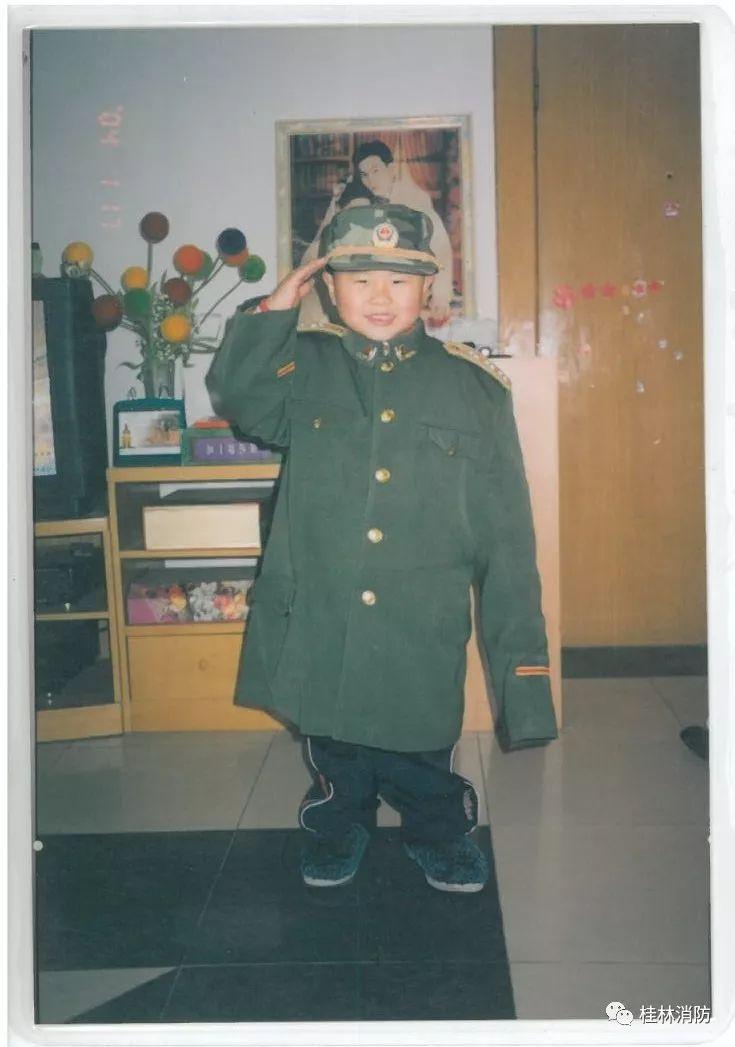 8岁的小男子汉,他用稚嫩的声音,介绍那个被火焰吻过的妈妈 8岁的小男子汉,他用稚嫩的声音,介绍那个被火焰吻过的妈妈